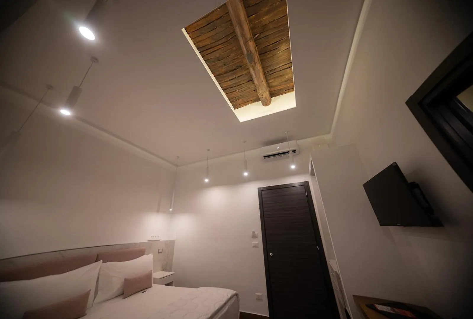 4Heavens_Naples Hotel 0*, Napoli Italien